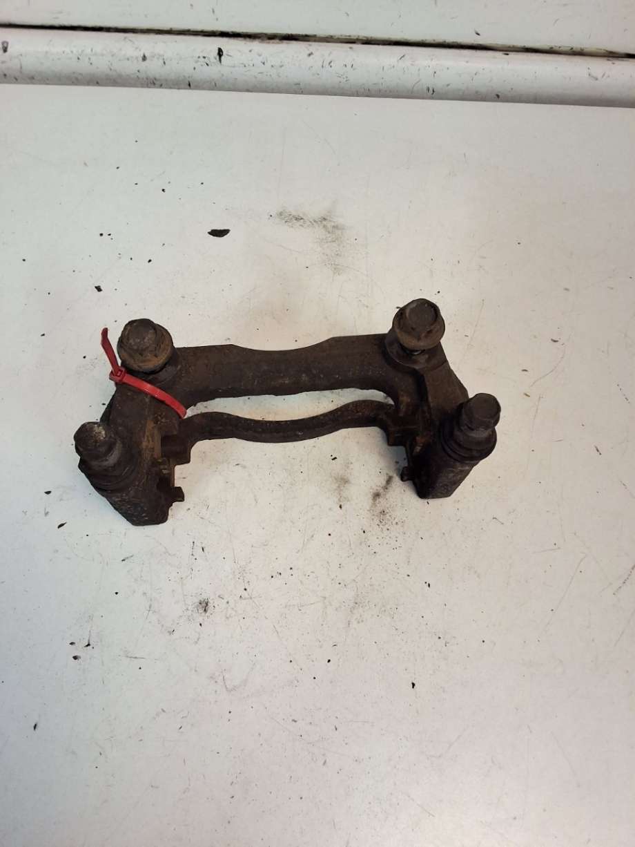 Bremsecaliper brakett til Nissan Qashqai, 2010-2014 (Type I, Fase 2)  (NISSAN|)