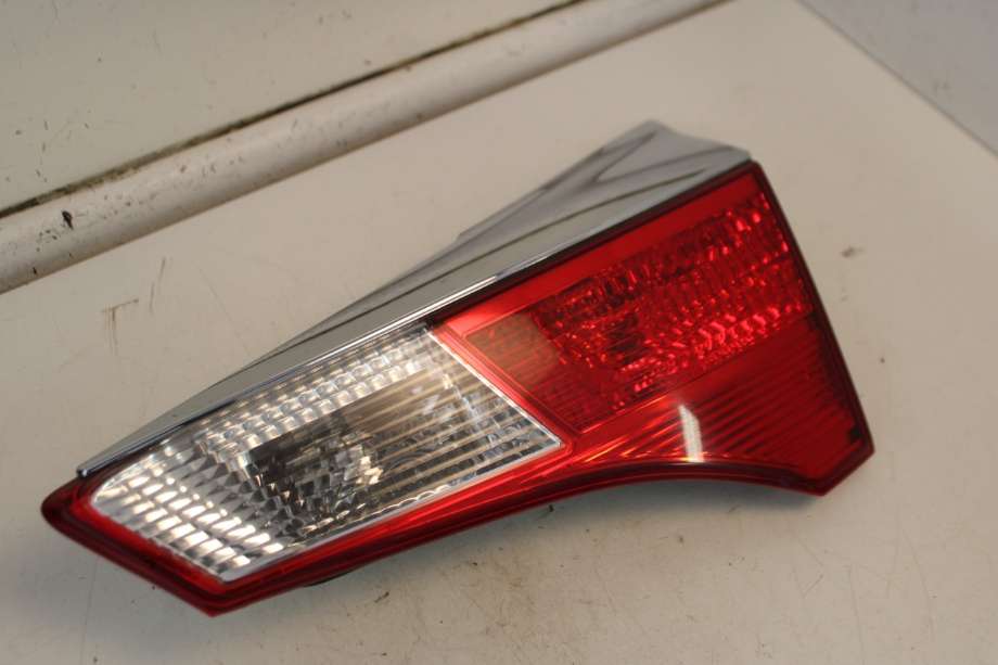 Baklykt høyre indre til Toyota RAV4 2013-2015 (Type IV, Fase 1)  (TOYOTA|8158142050|)
