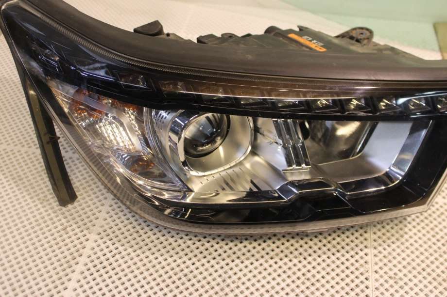 Frontlykt høyre halogen til SsangYong Tivoli 2016-->>  (SSANGYONG|)