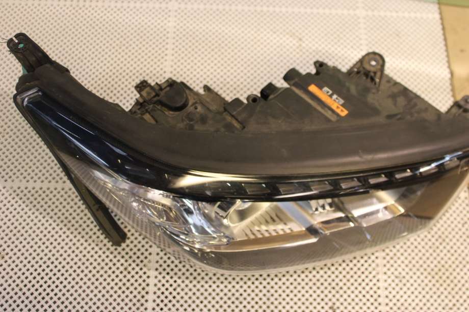 Frontlykt høyre halogen til SsangYong Tivoli 2016-->>  (SSANGYONG|)
