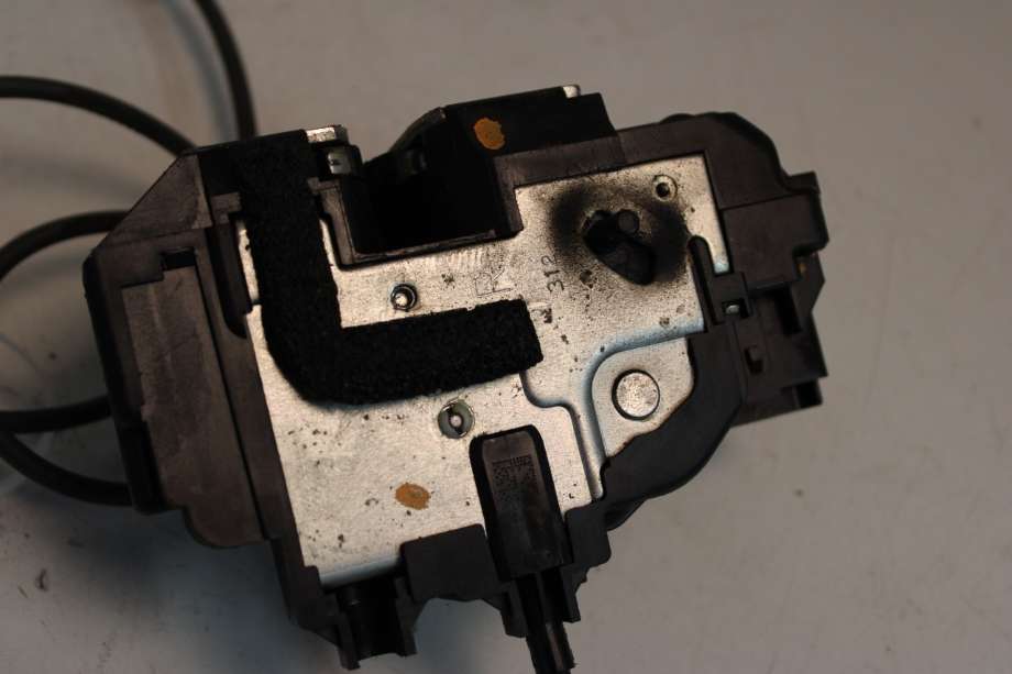 Låsekasse høyre bak til Nissan Qashqai 2010-2014 (Type I, Fase 2)  (NISSAN|82500JD90C|)