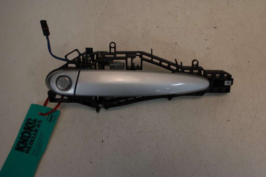 Dørhåndtak utv venstre foran til BMW 3-Serie 2012-2018 (F30/F31/F34) (F30/F31/F34) (BMW|51 21 7 207 561|51 21 7 242 567|)