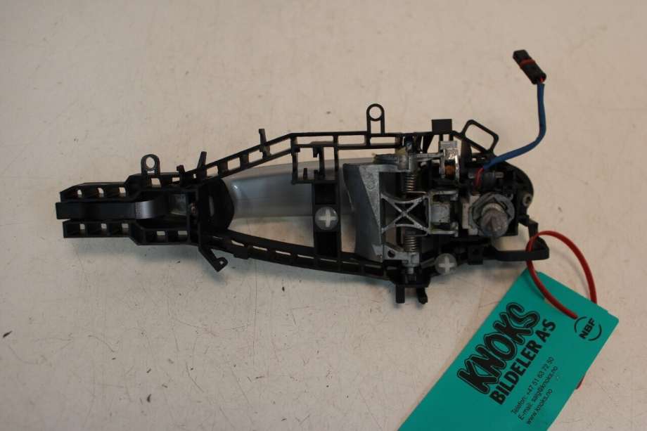 Dørhåndtak utv venstre foran til BMW 3-Serie 2012-2018 (F30/F31/F34) (F30/F31/F34) (BMW|51 21 7 207 561|51 21 7 242 567|)