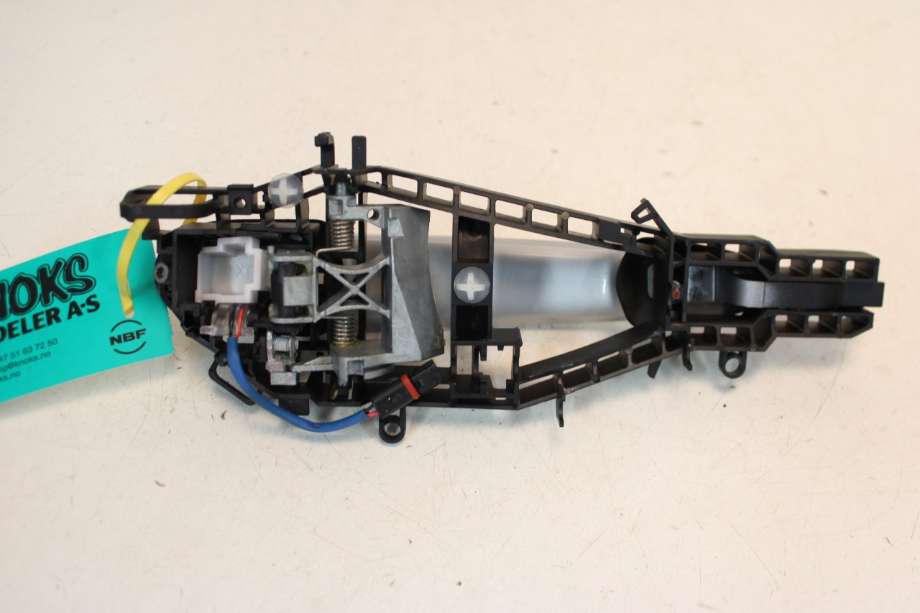 Dørhåndtak utv venstre bak til BMW 3-Serie 2012-2018 (F30/F31/F34) (F30/F31/F34) (BMW|51 21 7 207 561|51 21 7 242 567|)