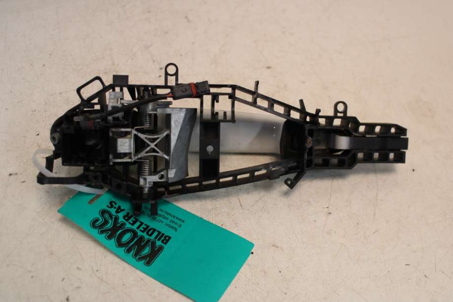 Dørhåndtak utv høyre bak til BMW 3-Serie 2012-2018 (F30/F31/F34) (F30/F31/F34) (BMW|51 21 7 207 562|51 21 7 242 568|)