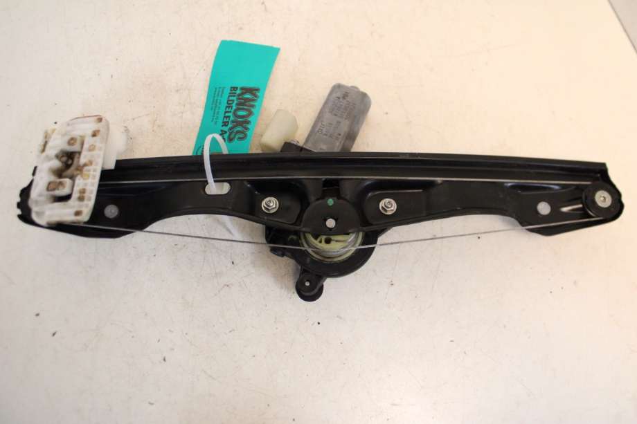 Ruteheis høyre til BMW 3-Serie 2012-2018 (F30/F31/F34) (F30/F31/F34) (BMW|51 35 7 281 888|67 62 7 341 564|)