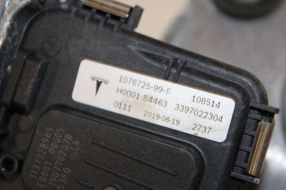 Viskermotor frontrute til Tesla Model 3 2018-2023 (Fase 1)  (TESLA|1076725-99-F|)
