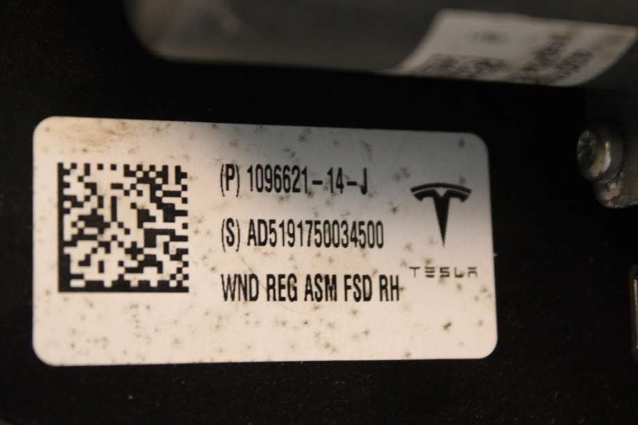 Ruteheis høyre foran til Tesla Model 3 2018-2023 (Fase 1)  (TESLA|1096621-14-J|)