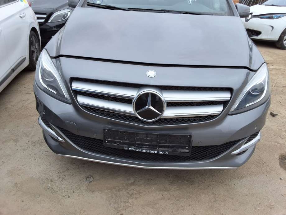 Støtfanger foran til Mercedes B-Klasse 2011-2018 (W246) (W246) (MERCEDES|A 242 885 21 25|)
