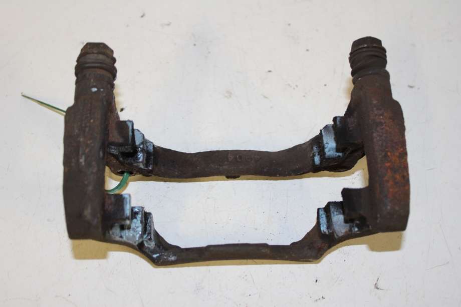 Bremsecaliper brakett til BMW 2-Serie, Active/Gran Tourer 2014-->> (F45/F46) (F45/F46) (BMW|34 11 6 869 108|)