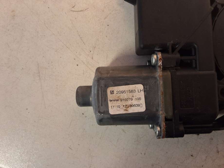 Ruteheis venstre bak til Opel Astra J 2010-2015  (OPEL|13350762|)