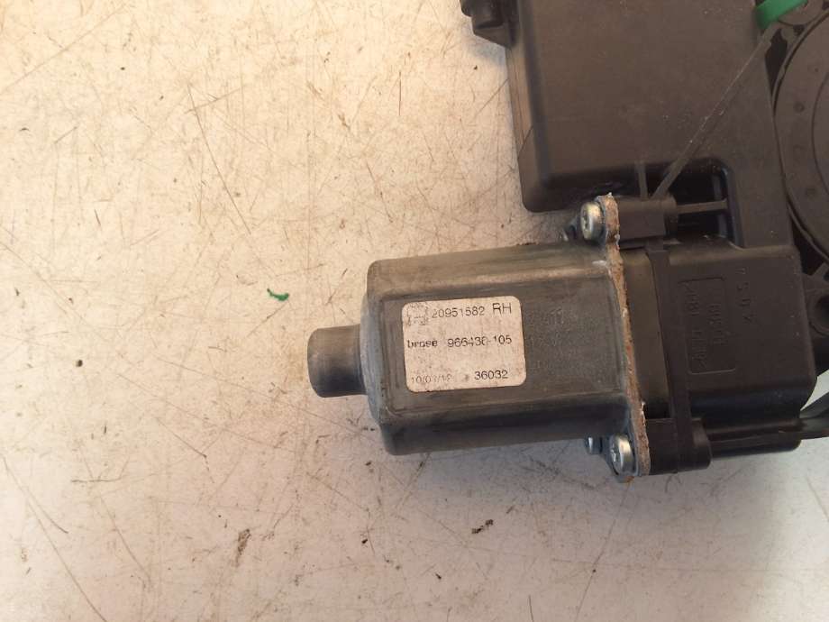 Ruteheis høyre foran til Opel Astra J 2010-2015 (OPEL|13265060|13350760|)