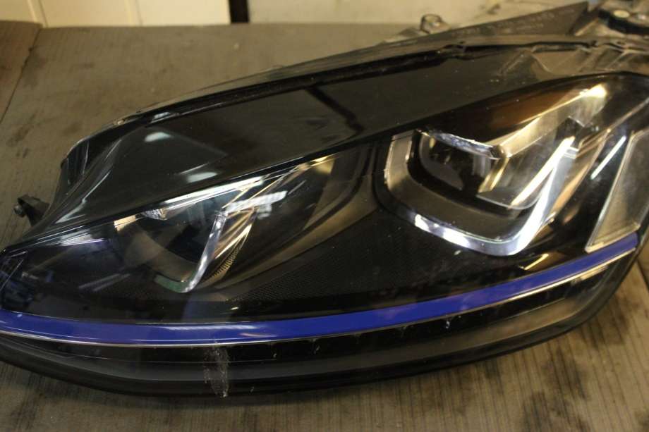 Frontlykt venstre halogen til VW e-Golf 2014-2017 (Fase 1)  (VOLKSWAGEN|5GE 941 773|)