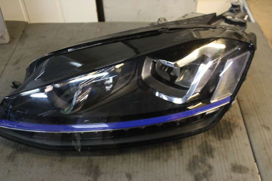 Frontlykt venstre halogen til VW e-Golf 2014-2017 (Fase 1)  (VOLKSWAGEN|5GE 941 773|)