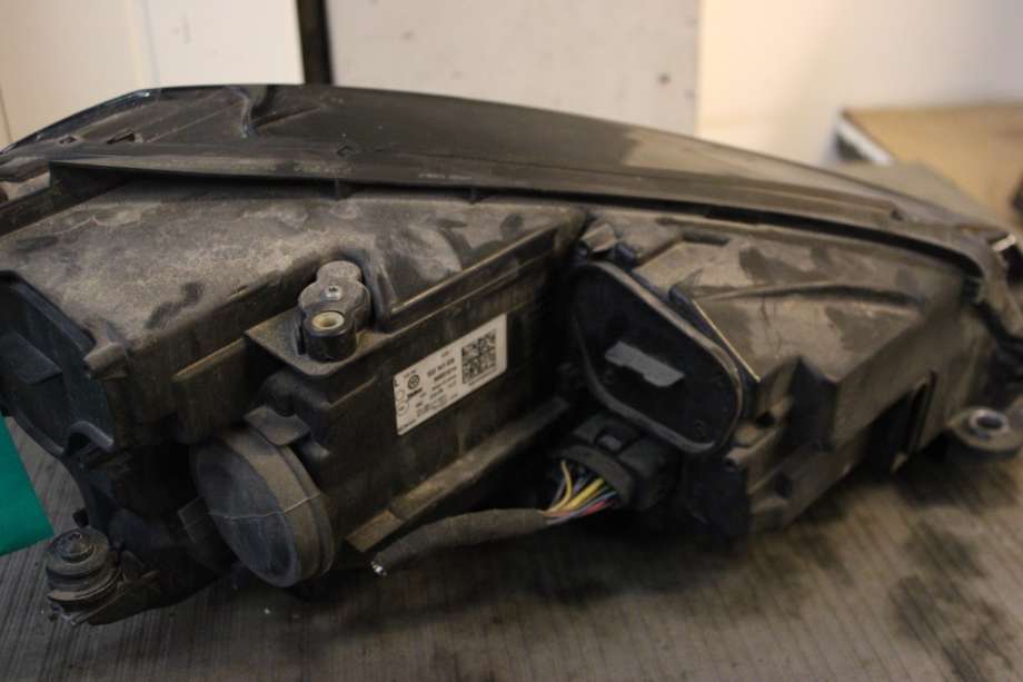 Frontlykt venstre halogen til VW e-Golf 2014-2017 (Fase 1)  (VOLKSWAGEN|5GE 941 773|)