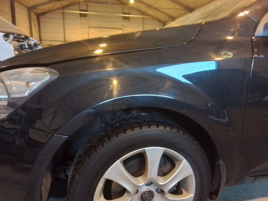 Skjerm venstre foran til Kia Cee