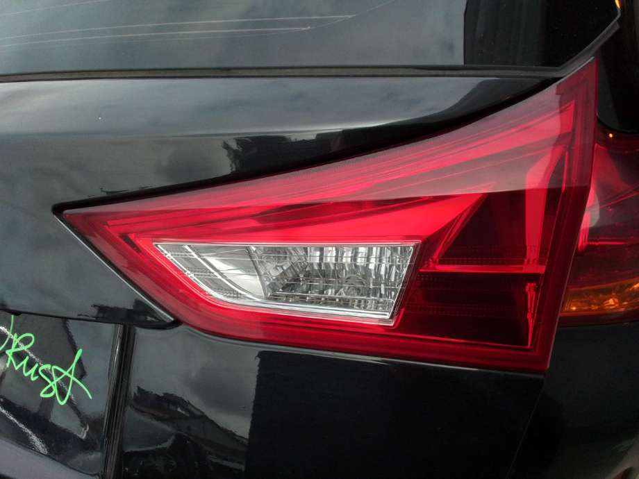 Baklykt høyre indre til Toyota Auris 2013-2015 (Type II, Fase 1) (TOYOTA|8158102500|)