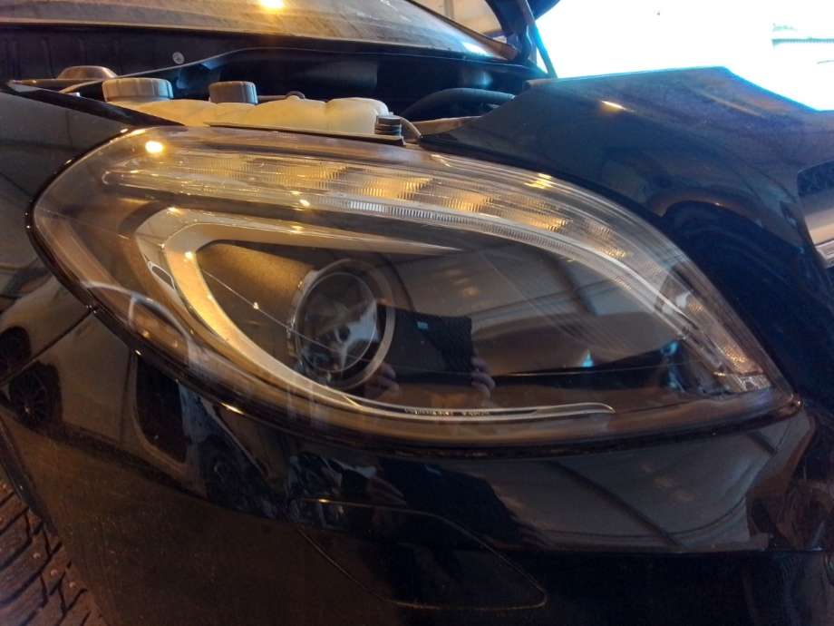 Frontlykt høyre halogen til Mercedes B-Klasse 2011-2018 (W246) (W246) (MERCEDES|A 000 826 06 00|)