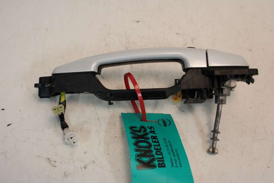 Dørhåndtak utv venstre foran til Suzuki SX4 S-CROSS 2013-->> (Type II) (SUZUKI|82821-63J10|82810-57810|)