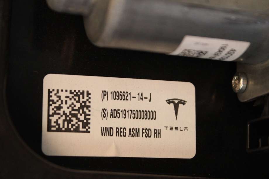 Ruteheis høyre foran til Tesla Model 3 2018-2023 (Fase 1) (TESLA|1096621-14-J|)