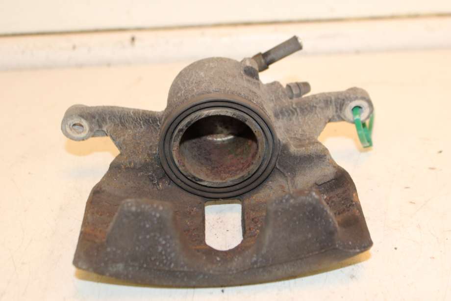 Bremsecaliper høyre foran til VW Caddy 2015-2020 (Type III, Fase 3) (VOLKSWAGEN|8V0 615 124 D|)