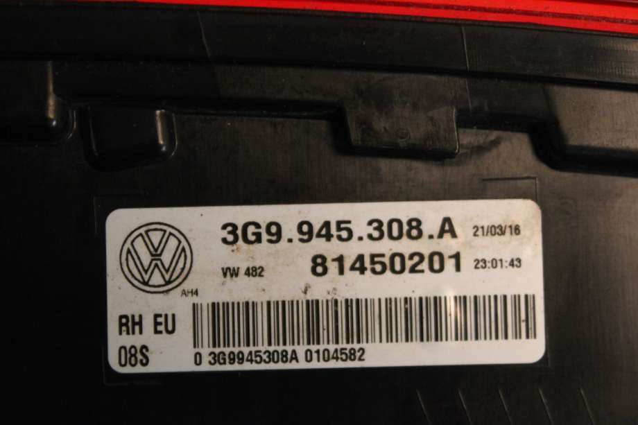 Baklykt høyre indre til VW Passat 2015-2019 (Fase 1) (B8) (B8) (VOLKSWAGEN|3G9 945 308 E|)