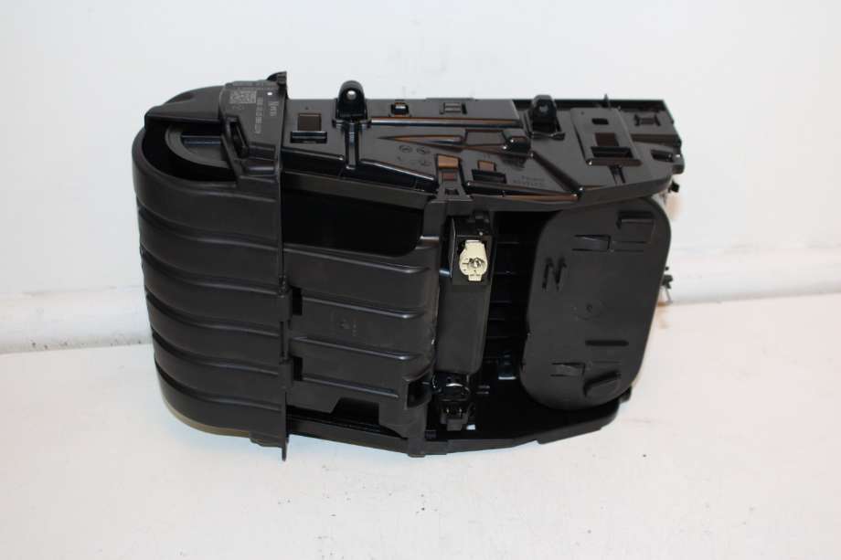 Dashbord koppholder til Mercedes EQA 2021-->>  (MERCEDES|A 177 680 57 01|)