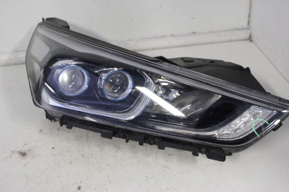 Frontlykt høyre halogen til Hyundai Ioniq Electric 2016-2019 (Fase 1)  (HYUNDAI|92102G 7000MBL|)