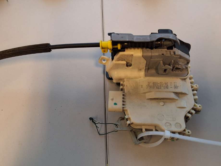 Låsekasse høyre til Audi A4 2007-2014 (Type IV) (B8) (B8) (AUDI|8K0 839 016 C|)