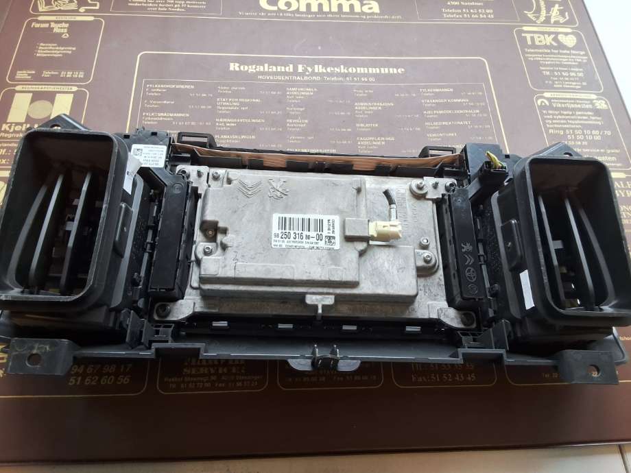 Multimedia display (MCU - Media Controller Unit) til Citroën Jumpy 2016-->> (Type III)  (CITROEN|98 250 316 80|)
