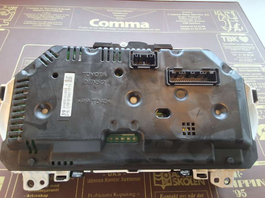 Instrumentpanel til Toyota Yaris 2012-2014 (Type III, Fase 1)  (TOYOTA|838000U390|)