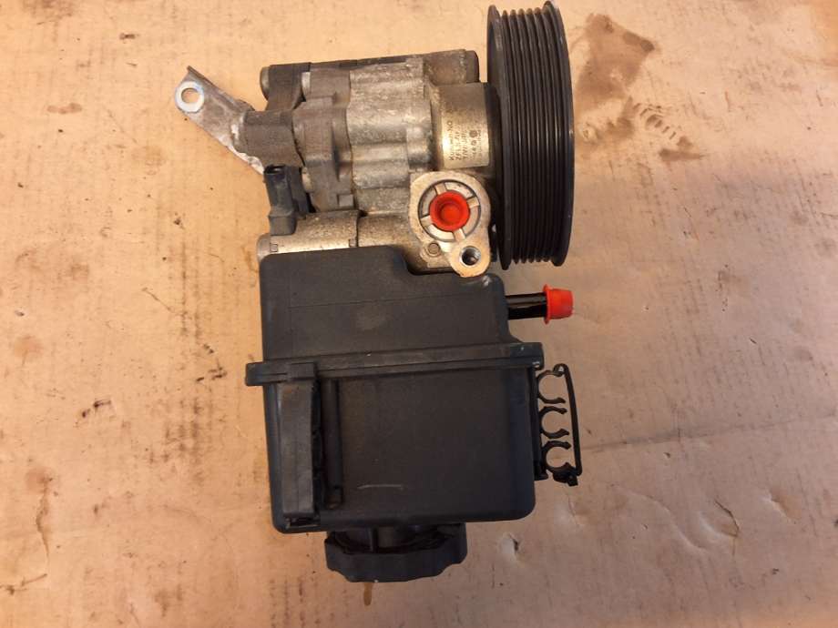 Servo pumpe mekanisk til Mercedes C-Klasse 2007-2011 (Fase 1) (W204) (W204) (MERCEDES|A 006 466 15 01|)