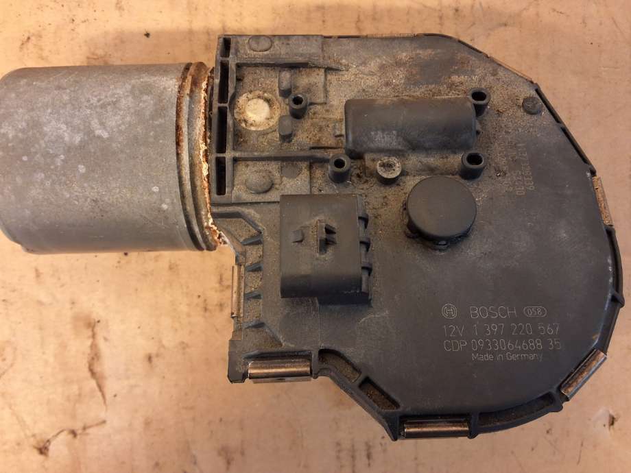 Viskermotor frontrute til Mercedes C-Klasse 2007-2011 (Fase 1) (W204) (W204) (MERCEDES|A 204 820 10 40|)
