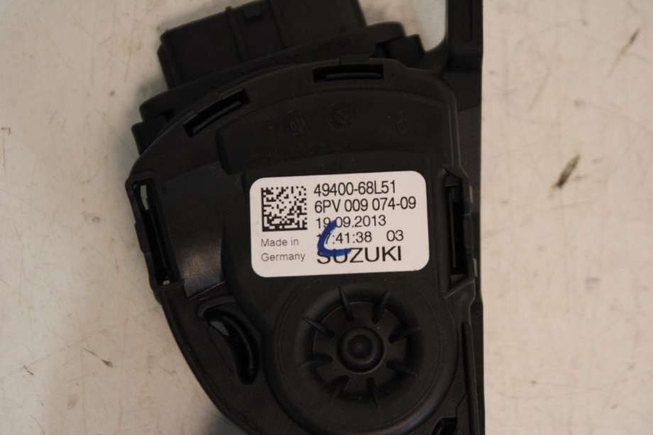 Pedal gass til Suzuki SX4 S-CROSS 2013-->> (Type II)  (SUZUKI|49400-68L51|)