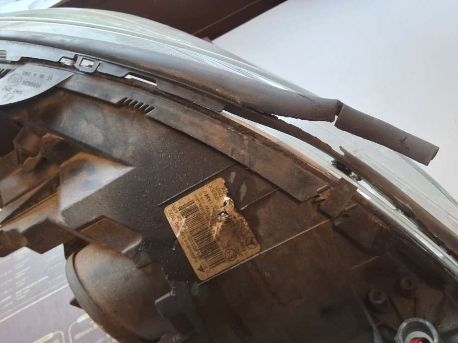 Frontlykt venstre halogen til Mercedes C-Klasse 2007-2011 (Fase 1) (W204) (W204) (MERCEDES|A 204 820 83 61|)
