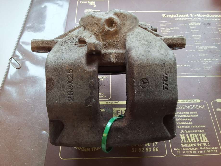 Bremsecaliper høyre foran til Mercedes C-Klasse 2007-2011 (Fase 1) (W204) (W204) (MERCEDES|A 204 421 22 81|)