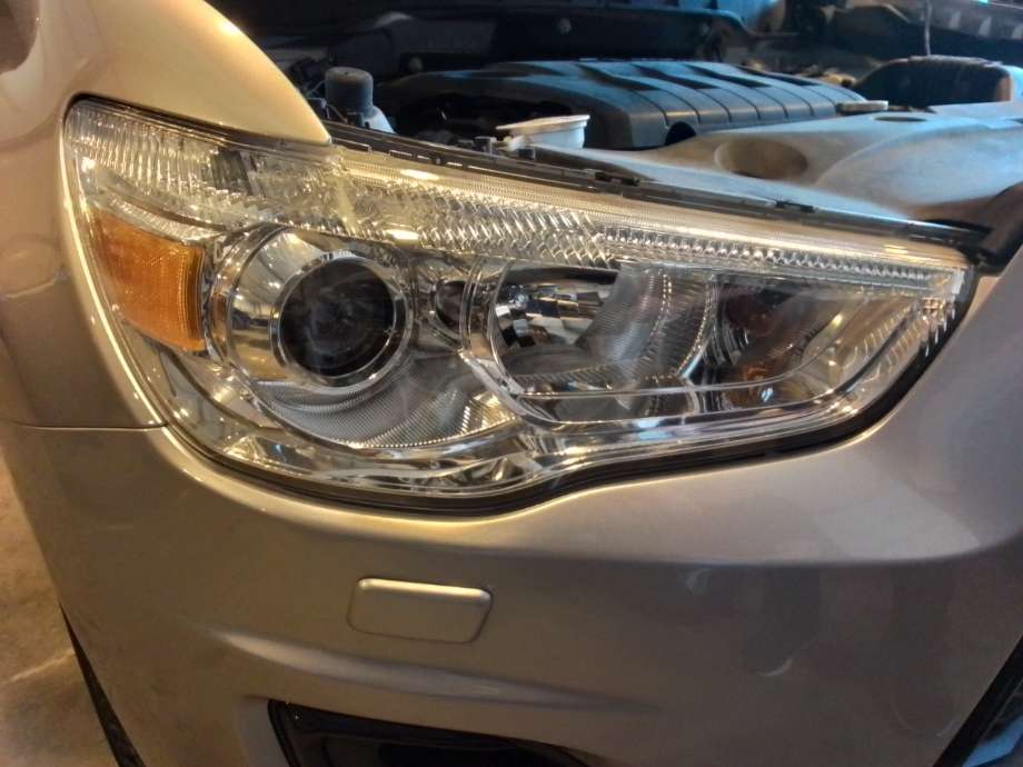 Frontlykt høyre halogen til Mitsubishi ASX 2010-2019 (MITSUBISHI|8301B588|)