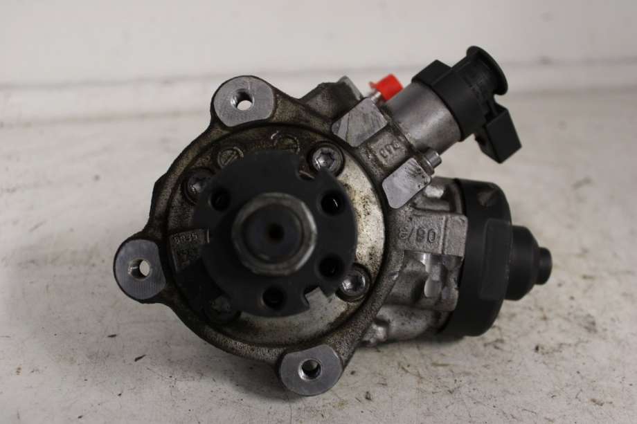 Diverse deler til VW Passat 2011-2015 (B7) (B7) (VOLKSWAGEN|03L 115 105 F|)