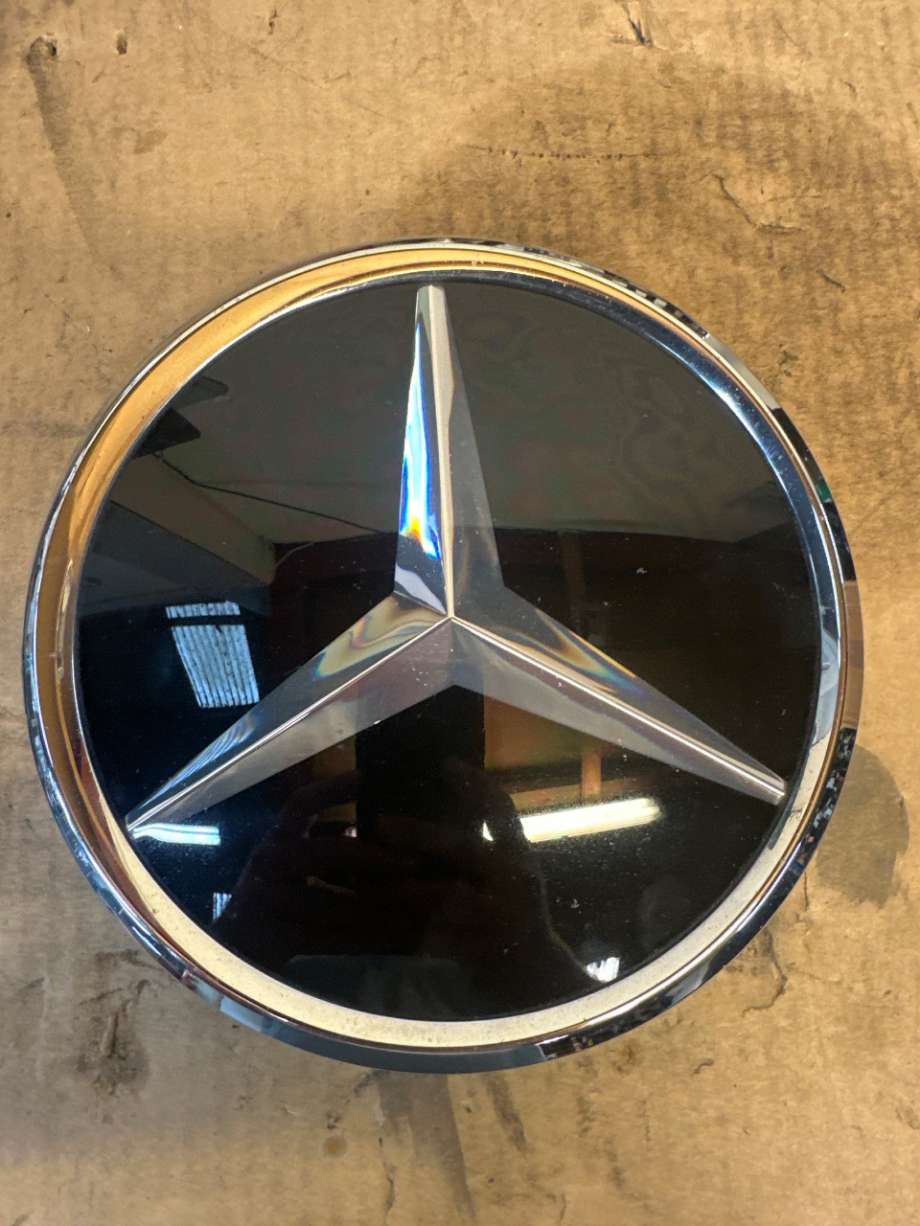 Emblem til Mercedes B-Klasse 2011-2018 (W246) (W246) (MERCEDES|A 164 888 04 11|)
