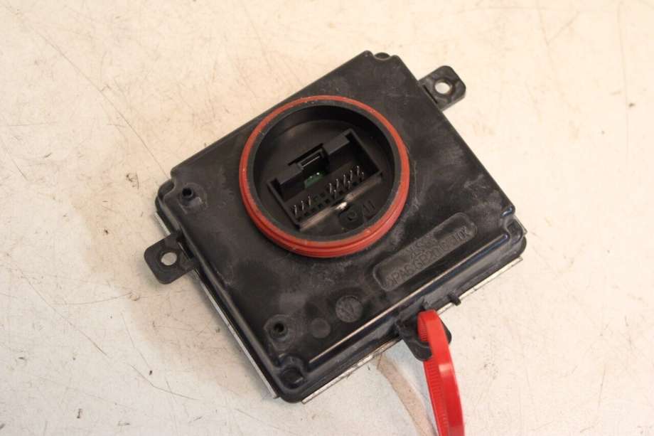 Styreenhet xenon/ballast til VW Transporter / Caravelle 2019-->> (T6.1) (T6.1) (VOLKSWAGEN|4G0 907 697 F|)