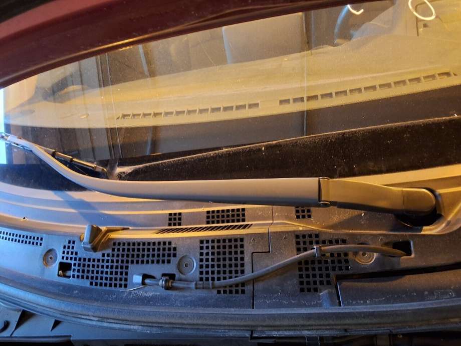 Viskerarmer frontrute til Mazda 2 2015-2019 (Type III, Fase 1) (MAZDA|DR1R-67-321A|)