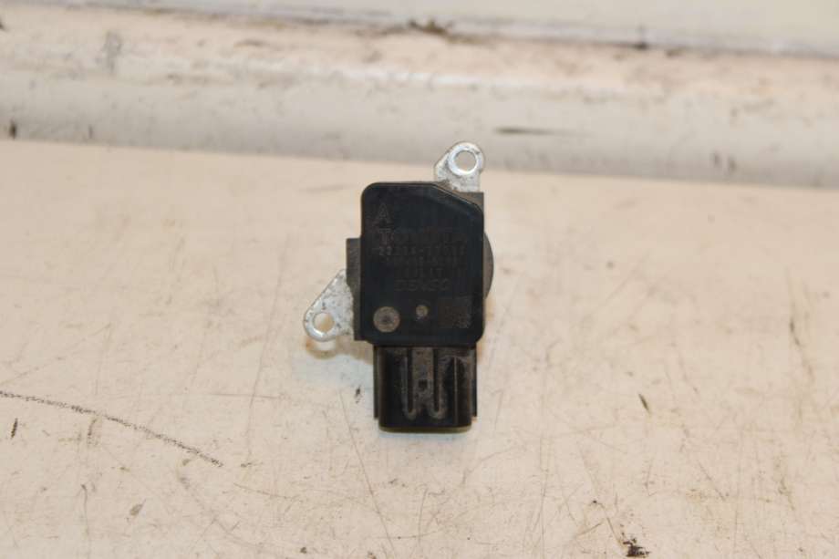Luftmengde/luftmassemåler til Toyota Avensis 2009-2015 (Type III, Fase 1)  (TOYOTA|2220428010|2220437010|)