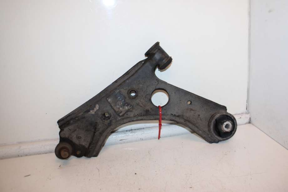 Bærebru venstre foran nedre til Fiat Doblo 2010-->> (Type II) (FIAT|51932035|52026316|)