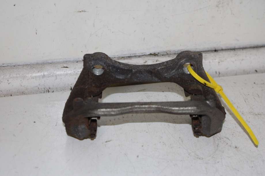 Bremsecaliper brakett til Mercedes EQV 2020-->> (W447) (W447) (MERCEDES|A 447 420 03 15|)