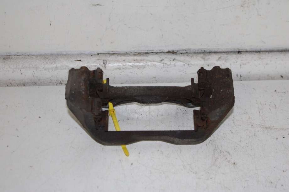 Bremsecaliper brakett til Mercedes EQV 2020-->> (W447) (W447) (MERCEDES|A 447 420 03 15|)