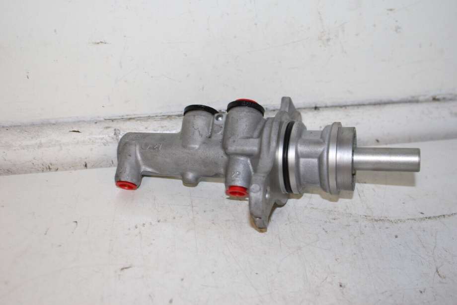 Bremsepumpe hoved til Mercedes EQV 2020-->> (W447) (W447) (MERCEDES|A 447 431 02 01|)