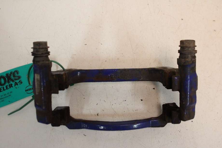 Bremsecaliper brakett til VW Passat 2015-2019 (Fase 1) (B8) (B8) (VOLKSWAGEN|5G0 615 126 B|)