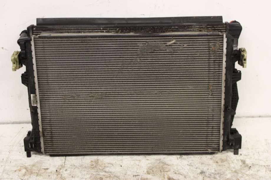 Radiator (automat gir) til VW Passat 2015-2019 (Fase 1) (B8) (B8) (VOLKSWAGEN|5Q0 121 251 GR|)