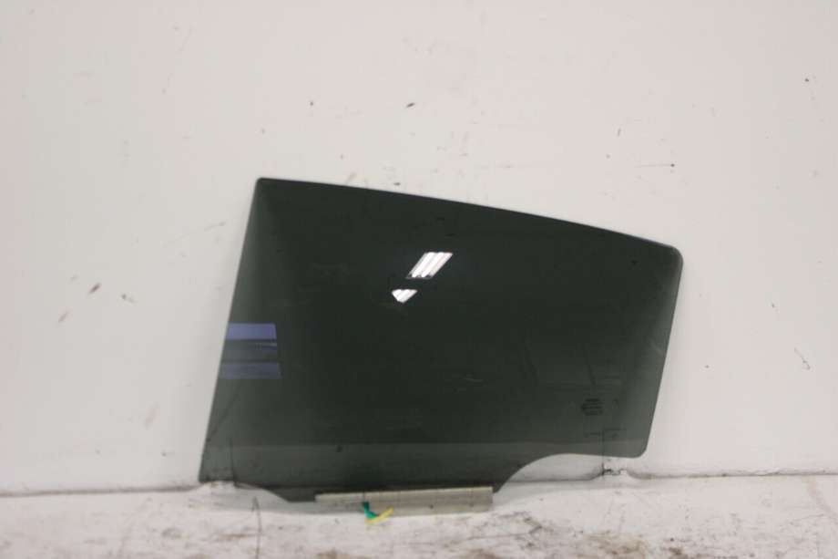 Siderute venstre bak til Toyota Yaris 2012-2014 (Type III, Fase 1) (TOYOTA|681400D210|)