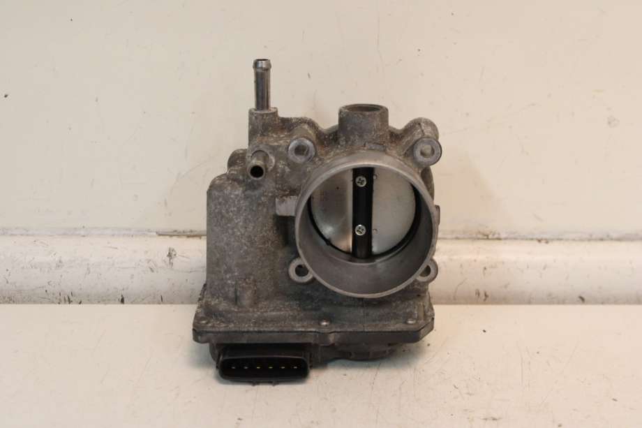 Spjeldhus til Toyota Avensis, 2009-2015 (Type III, Fase 1)  (TOYOTA|2203037050)